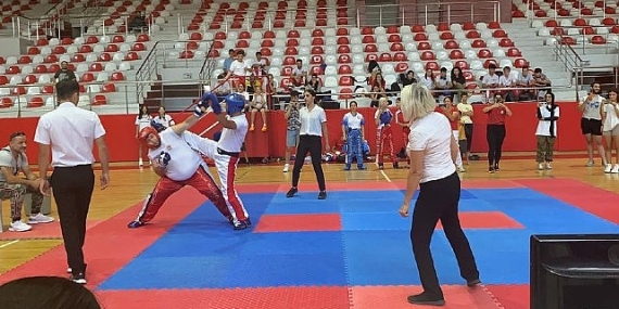 Bayraklılı sporculardan Kick Boks başarısı