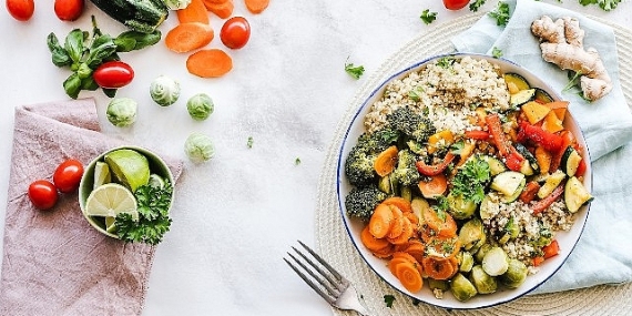 Çeşitli ve dengeli beslenme besin alerjisi gelişimini önlüyor!