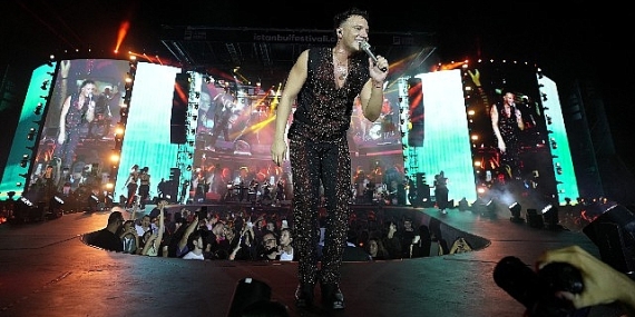 Edis Muhteşem Performansıyla İstanbul Festivali'ni Salladı