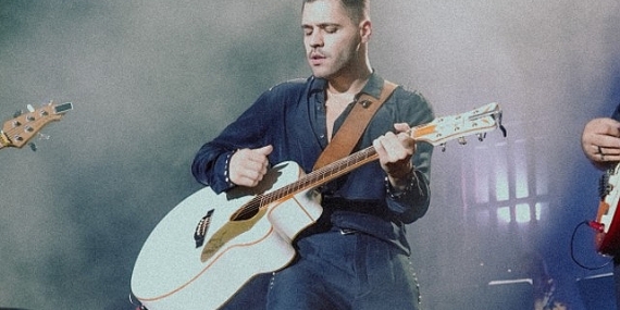 Emir Can İğrek Muhteşem Performansı ile Ayakta Alkışlandı