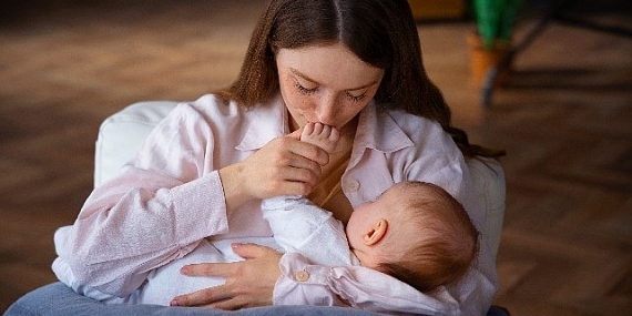 Emzirme hem anneyi hem de bebeği rahatlatır