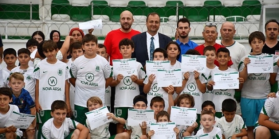 İznikspor Yaz Futbol Okulunda Sertifika Heyecanı