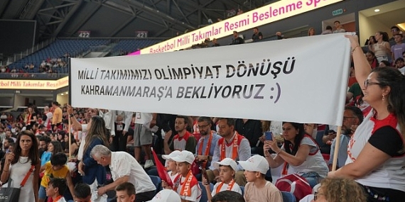 Kahramanmaraşlı çocuklar, Türkiye-Ukrayna Milli Basketbol maçında millileri desteklemek için İstanbul'daydı