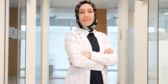 Lip Repositioning işlemi dudakların fazla yukarı çıkmasını engeller