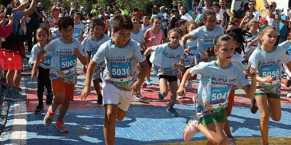 Nilüfer&apos;de Zafer Bayramı coşkusu sporla buluştu  