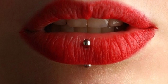 Piercing Yaptıracaklara Kötü Haber:  Alerjik Reaksiyonlara Yol Açabilir!