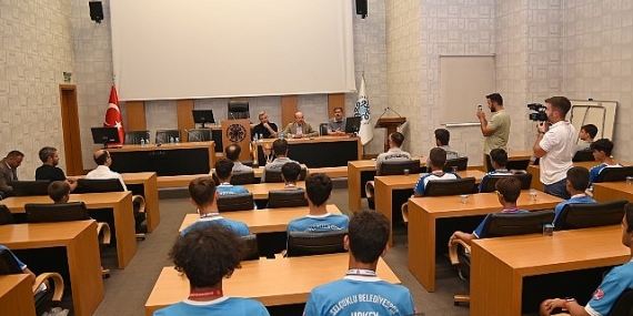 Şampiyon Hokeyciler'den Başkan Pekyatırmacı'ya ziyaret