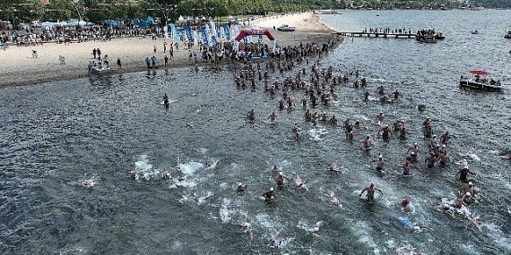 Zeytinburnu Masterler Yüzme Takımı 2 bin 650 Metreye Kulaç Attı