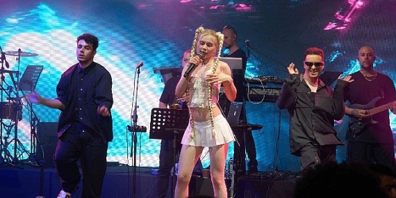 Aleyna Tilki GameX'te Binlerce Oyun Tutkununu Şarkılarıyla Coşturdu