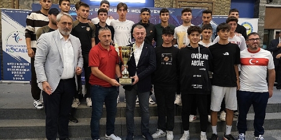 Amatör Futbolda Şampiyonlar Kupalarına Kavuştu