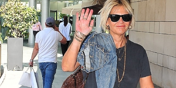 Ayşe Arman öğle yemeği için geldiği Kanyon'da görüntülendi