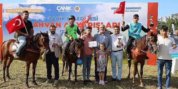 Canik Atları Dört Nala Koştu