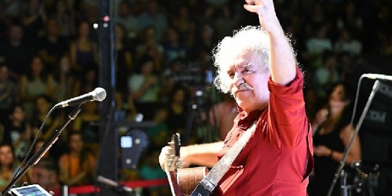 Çiğli'de Zafer Coşkusu Yeni Türkü ile Kutlandı