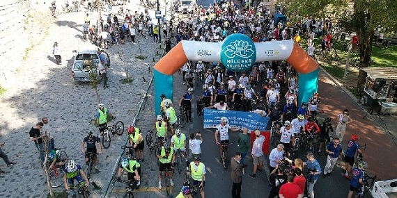 Cumhuriyet için Tophane'den Mudanya'ya pedalladılar