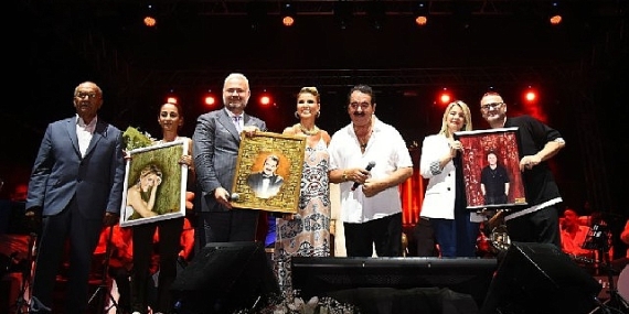 İmparator Söyledi, Asarlık Halay Çekti