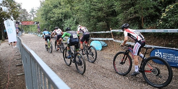 Kocaeli'de Uluslararası Dağ Bisikleti Kupası Yarışları start aldı