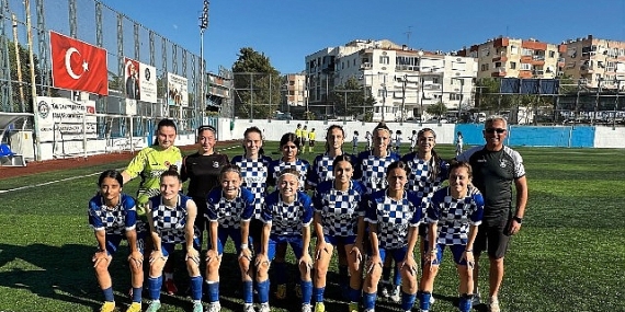 Konak Belediyespor U17 Kız Futbol Takımı şampiyonluk yolunda