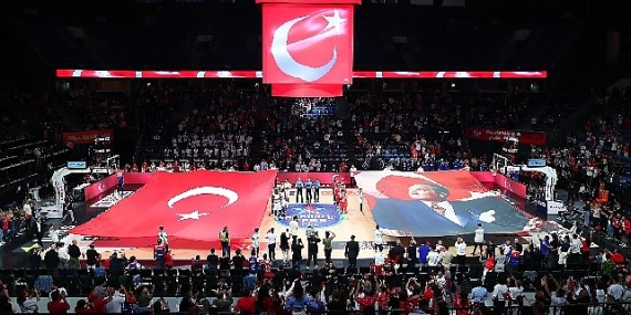 Anadolu Efes, Cumhuriyetimizin 100. Yılını Taraftarlarıyla Kutladı