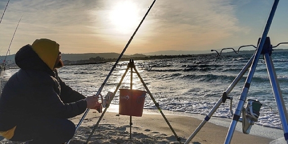 Çeşme'de 4. Surfcasting Balık Turnuvası Başlıyor