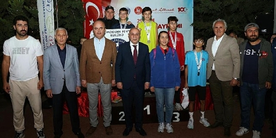 Cumhuriyetin 100. Yılına Özel Laser Run Yarışları Atatürk Botanik Bahçesi'nde düzenlendi