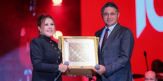 Fener Alayı, Drone Gösterisi ve Nilüfer Cumhuriyet Coşkusunu Zirveye Taşıdı