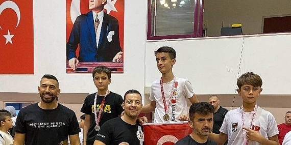 Kemer Belediyesi Kick Boks takımından 6 madalya