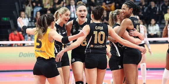VakıfBank, derbide zaferi 3-0 ile aldı