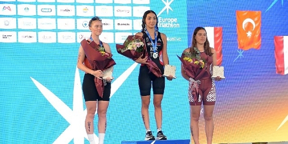 Yenişehir Avrupa Triatlon Kupası'nda milli triatlet Selinay Tuğçe Kır altın madalya kazandı