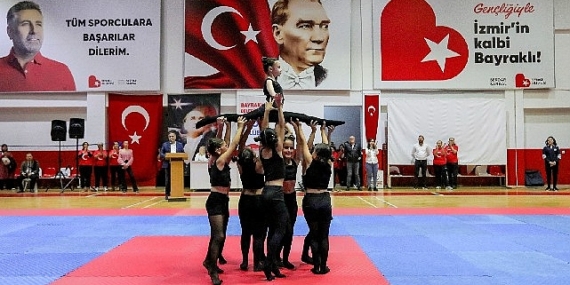 Bayraklı kış spor okulları açıldı