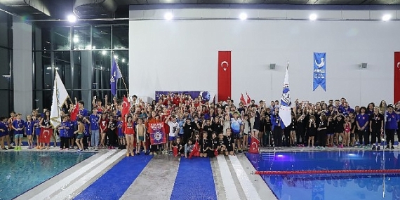 Geleceğin Milli Yüzücüleri Aliağa'da Atatürk İçin Kulaç Attı