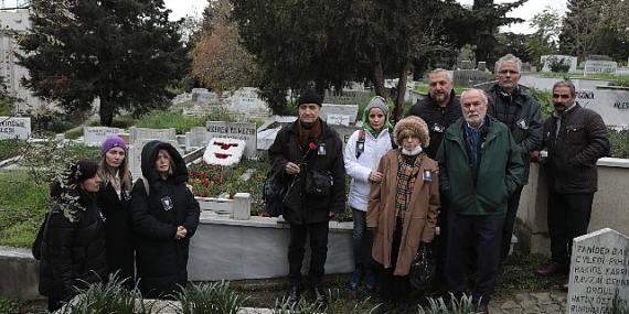 Usta sanatçı Kerem Yılmazer mezarı başında anıldı