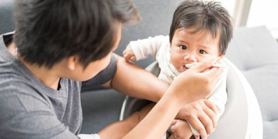 Bebeklerde geçmeyen reflünün nedeni besin alerjisi olabilir!