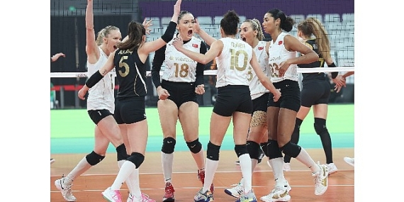 VakıfBank, Kulüpler Dünya Şampiyonası'nda grup lideri olarak yarı finalde