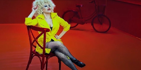 Bir döndü pir döndü