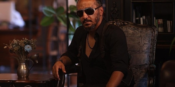 Malik Ayhan müzikteki başarısını ticarete taşıdı