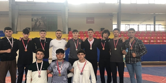 Şampiyon güreşçilerden Başkan Tekin'e ziyaret