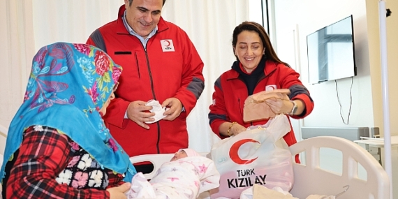 Türk Kızılay'ından Bayraklı şehir Hastanesine ziyaret