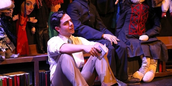 İstanbul Büyükşehir Belediyesi Şehir Tiyatroları Dinçer Sümer'in yazdığı, Ersin Umulu'nun yönettiği “Maviydi Bisikletim" adlı oyunu seyirciyle buluşturuyor.