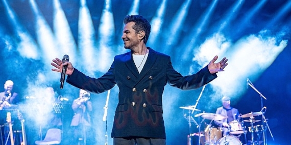 Kenan Doğulu, “İhtimaller" Caz Konseriyle En Sevilen Şarkılarını Bursalılar İçin Seslendirdi