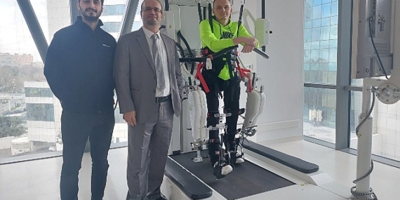 Omurilik Felçli Bosnalı Genç, yürüme umudunu Türkiye'de buldu