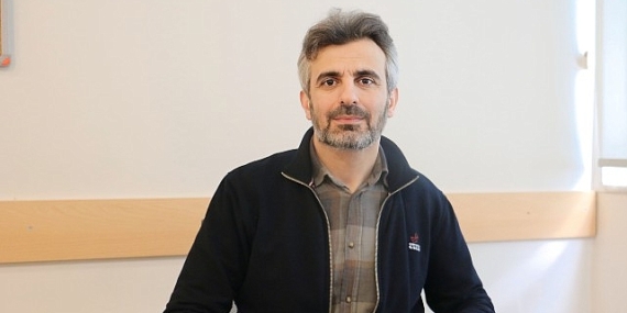 Sanal ortam Türkçe'nin yozlaşmasına neden oldu! Gençlerin &apos;tmm', &apos;nbr', &apos;tşk' ve emojilerle yazışması giderek artıyor!