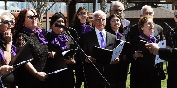 3. Yaş Üniversiteli çınarlardan Karşıyaka'da coşkulu şenlik