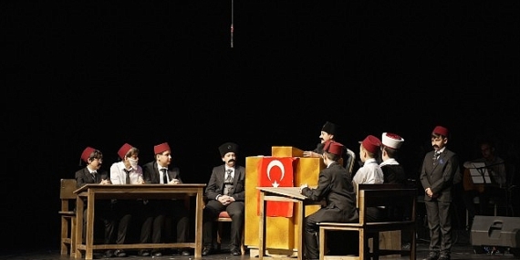Bilgehane Öğrencilerinin Çanakkale Konulu Tiyatro Oyunu Büyük Beğeni Aldı