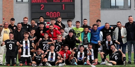 Burhaniye Belediyespor U-18 Takımı Üst Üste 2. Kez Türkiye Şampiyonası'nda