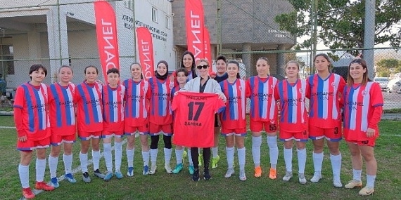 “Dardanel Kadın Futbol Takımı'na Şahika Ercümen Desteği” “Yeşil Sahalarda Kadın Dayanışması”