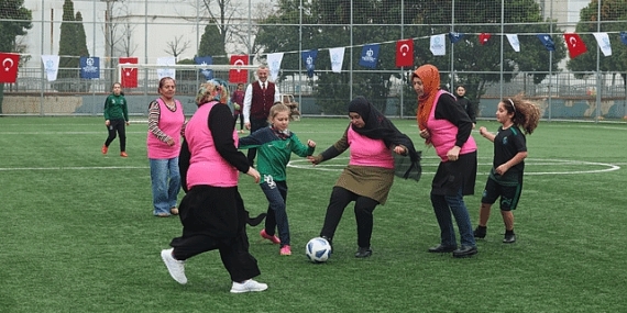 Dünya kadınlar günü maçını dostluk kazandı