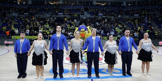 Fenerbahçe Beko-Fc Barselona Maçı'nda Dünya Down Sendromu Günü'ne Özel Devre Arası Sürprizi