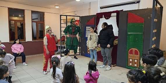 Gölcük Belediyesi tarafından düzenlenen “Ramazan Ayı Çocuk Şenliği"; Ulaşlı Gençlik Merkezi'nde çocuklara eğlence dolu bir akşam yaşattı