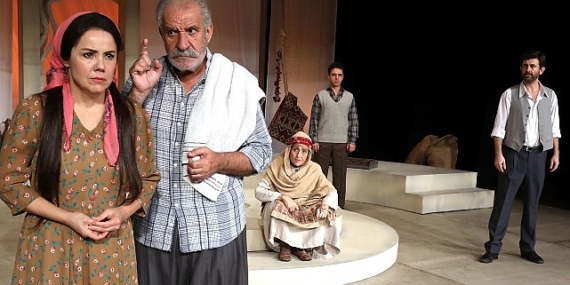 İstanbul Büyükşehir Belediyesi Şehir Tiyatroları en beğenilen oyunlarından Gül'e Ağıt'ı Bahçelievler seyircisiyle buluşturuyor.