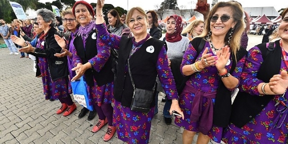 İzmir'de festival havasında Kadınlar Günü kutlaması “Bugün olmadığında eşitliği sağladık diyeceğiz"
